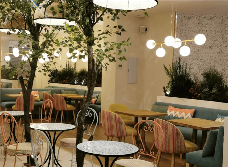 Interior del restaurante Hatillo en Las Rosas, Madrid